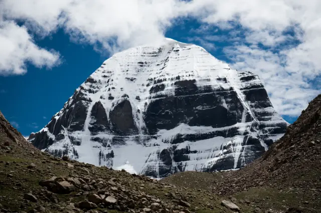 भारतातून कैलास मानसरोवरला कसं जाता येतं?