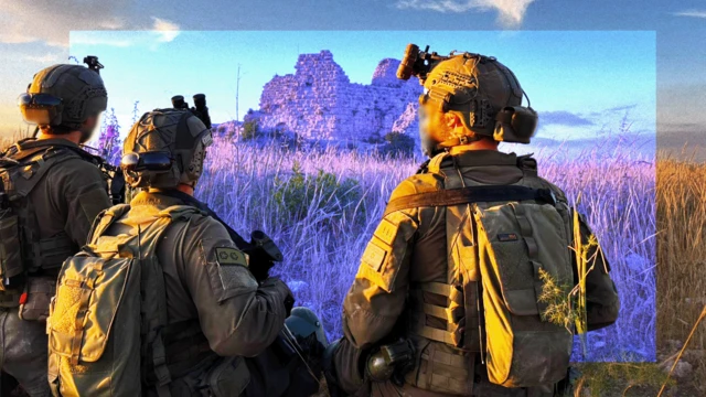 Una imagen estilizada muestra a tres miembros uniformados de las Fuerzas de Defensa de Israel que observan un altiplano cubierto de vegetación, donde se alzan las ruinas de la fortaleza medieval de Beaufort, situada en una colina en el sur del Líbano