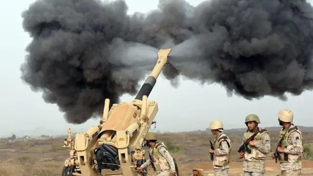 ወተሃደራት መድፍዕ እናተኰሱ