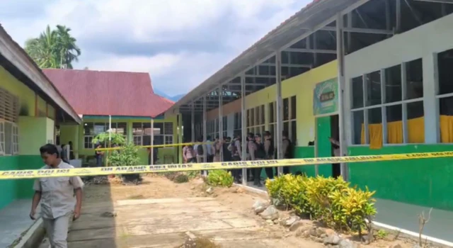 Kondisi MAN 3 Padang usai terjadi ledakan bom rakitan. 