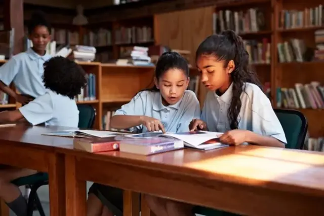 Waichana wakiwa darasani