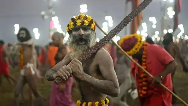 கும்பமேளா, பிரயாக்ராஜ், நாகா சாதுக்கள் யார்? 