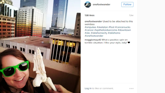 Kristi, akifurahia fupa la mguu wake huko Oklahoma, Marekani