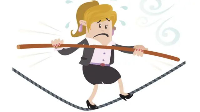 Женщина, балансирующая на канате.