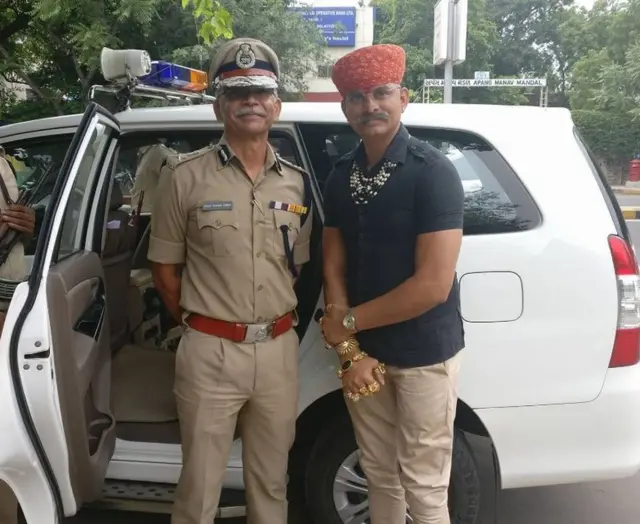 પોલીસ કમિશનર સાથે રાજ શેખાવત