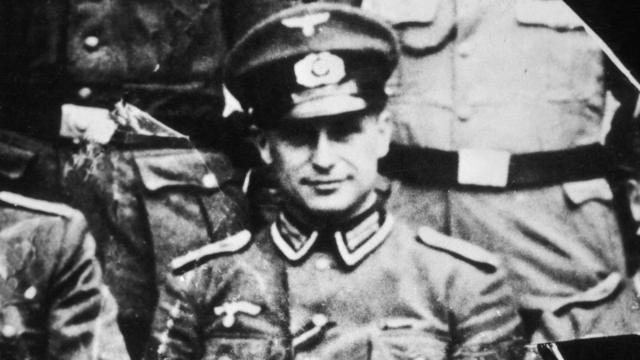 1944年，身穿党卫军军官制服的克劳斯·巴比