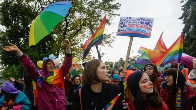 Učesnici marša ravnopravnosti suočili su se sa provokacijama nacionalističkih demonstranata u Novom Sonču u južnoj Poljskoj u nedelju