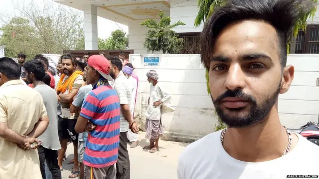 ਪਿੰਡ ਦੇ ਨੌਜਵਾਨਾਂ ਨੇ ਵੀ ਮਤੇ ਦੀ ਹਮਾਇਤ ਕੀਤੀ