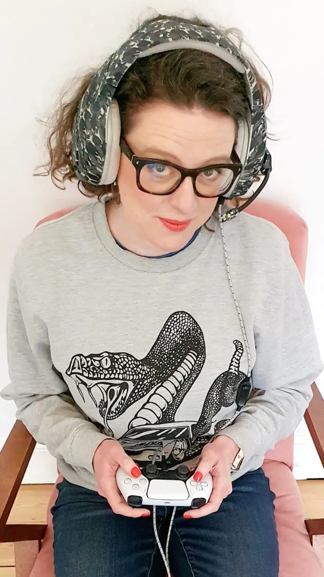 영국의 게임 저널리스트인 엘리 깁슨은 문화 생활에 대한 검열 때문에 중국에서 게임이 인기를 끌고 있다고 추측했다