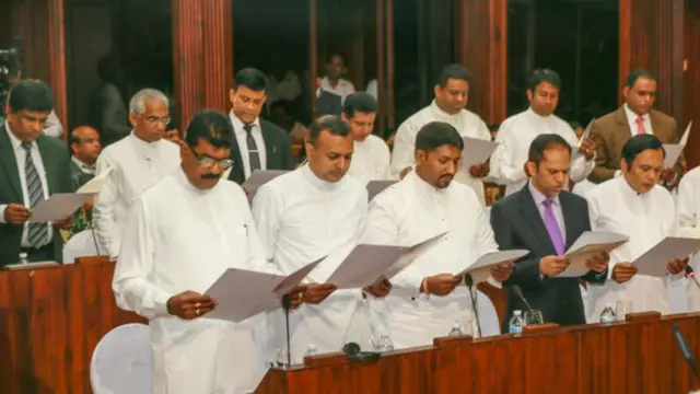 රාජ්‍ය සහ නියෝජ්‍ය ඇමතිවරුන්ගේ දිව්රුම් දීමක්