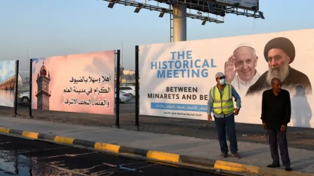 Плакат с портретами папы римского Франциска и великого аятоллы Али Систани