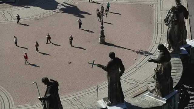 Imágenes religiosas en la plaza Theaterplatz en Dresden