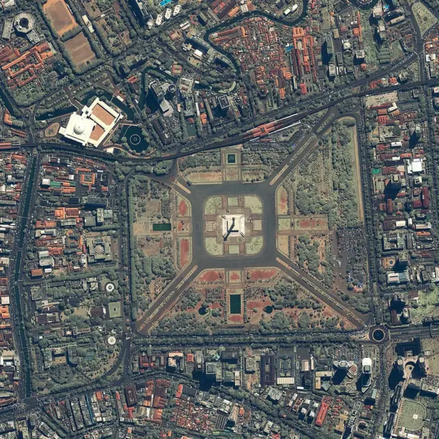 Monas didirikan oleh Sukarno pada 17 Agustus 1966