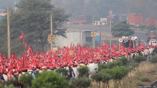 மும்பையை அடைந்தது விவசாயிகளின் பிரம்மாண்ட பேரணி; பேச்சுவார்த்தைக்கு மாநில அரசு அழைப்பு