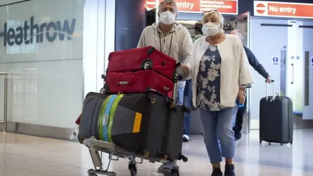 При въезде необходимо будет сообщить властям адрес проживания. Можно два или несколько