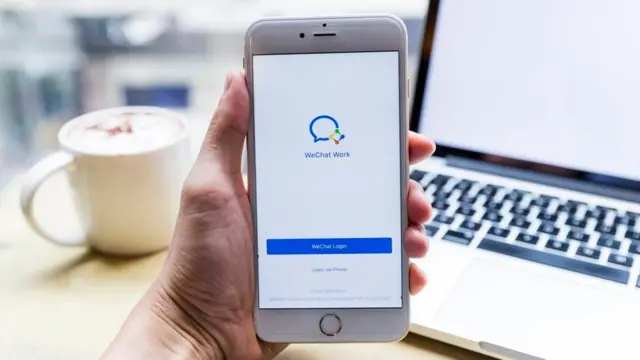 చైనాలో వియ్ చాట్ అప్లికేషన్‌కు వంద కోట్ల మంది వినియోగదారులు