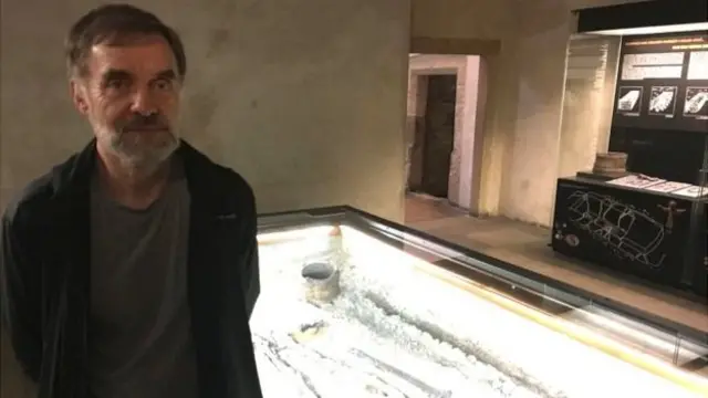 ศ. ยาน ฟรอลิก