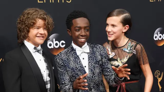 Gaten Matarazzo, Caleb McLaughlin y Millie Bobby Brown