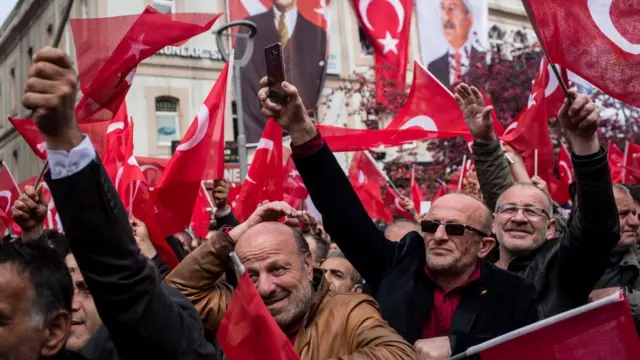 Прибічники CHP на мітингу проти референдуму в Трабзоні 8 квітня