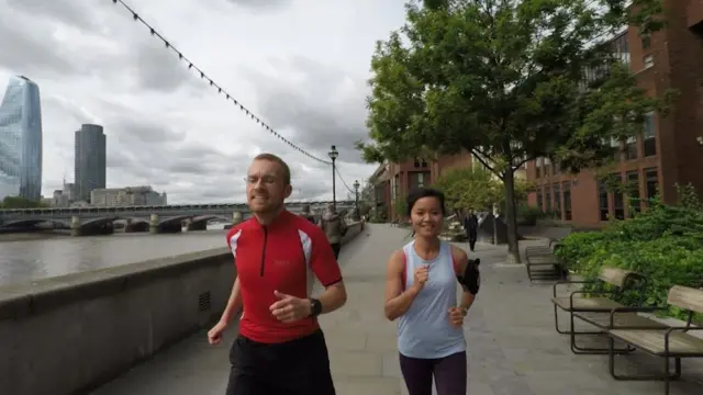 Hiền Trang thường đi chạy dọc sông Thames trong giờ nghỉ trưa