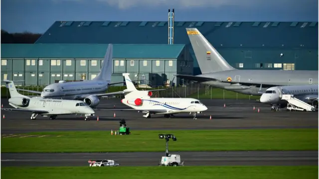 Jets estacionados en el aeropuerto de Pestwick, Escocia