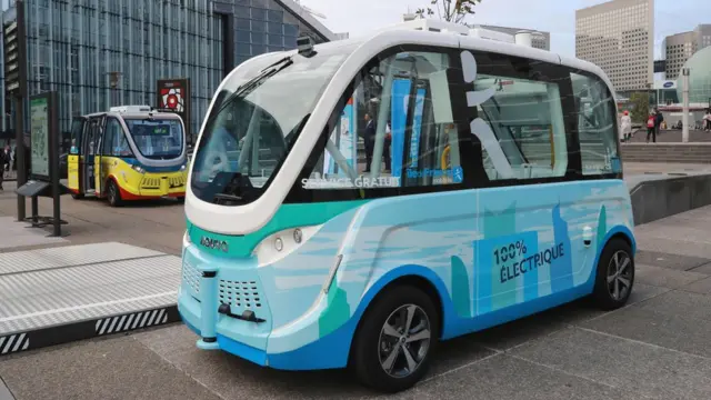 اتوبوس خودران