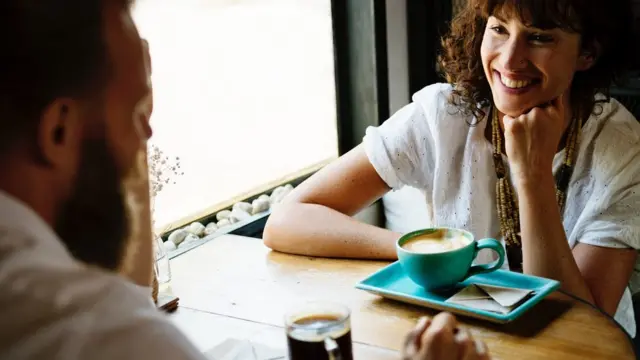 Пара розмовляє