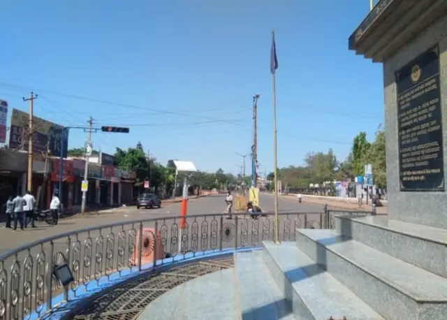 గుల్బర్గాలో 20కి పైగా పాజిటివ్ కేసులు, మూడు మరణాలు నమోదయ్యాయి.