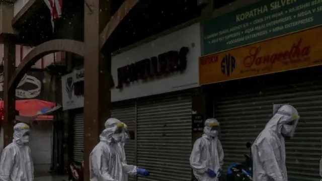 محال مغلقة ومسعفون