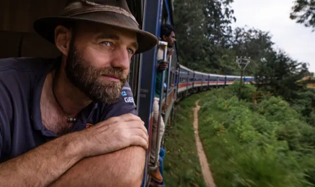 Thor Pedersen en un tren