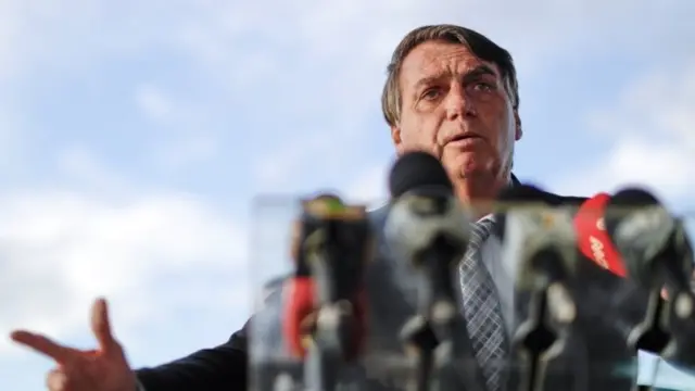 Bolsonaro discursa