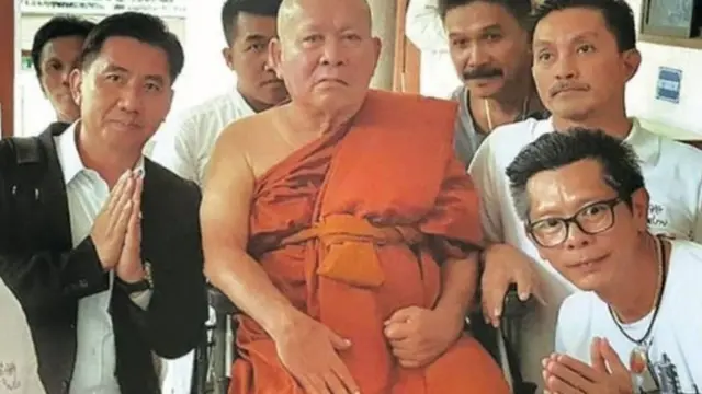 বৌদ্ধ মন্দিরে যোগ দিয়েছিলেন তৎকালীন পুলিশ প্রধান চেলোর কারর্থিস