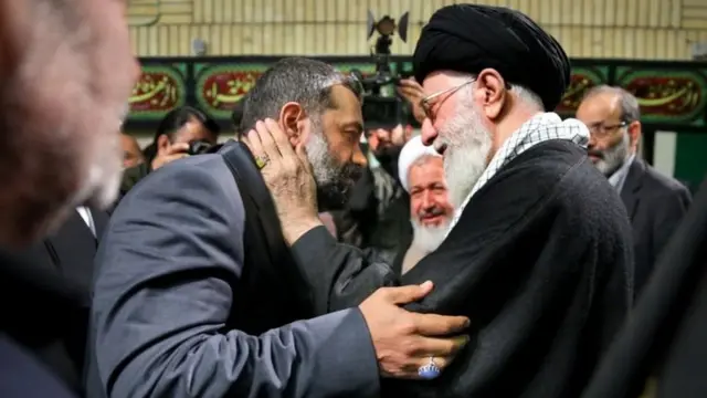 محمود کریمی، مداح، در کنار آیت‌الله خامنه‌ی