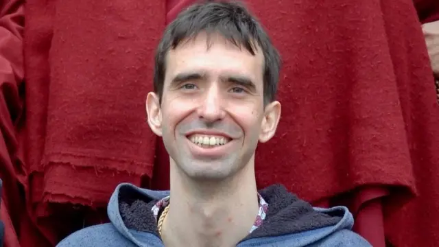 Осел је још у контакту са будистичким организацијама