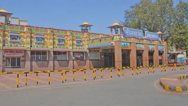 জনপ্রাণীর দেখা নেই ভিলওয়ারার রেল স্টেশনেও