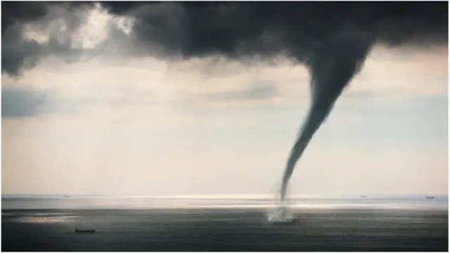 હવામાન વિભાગે જે માહિતી આપી છે તે પ્રમાણે અને હાલની સ્થિતિ છે તે પ્રમાણે વાવાઝોડું બાંગ્લાદેશ અને મ્યાનમારની આસપાસ ત્રાટકવાની સંભાવના છે