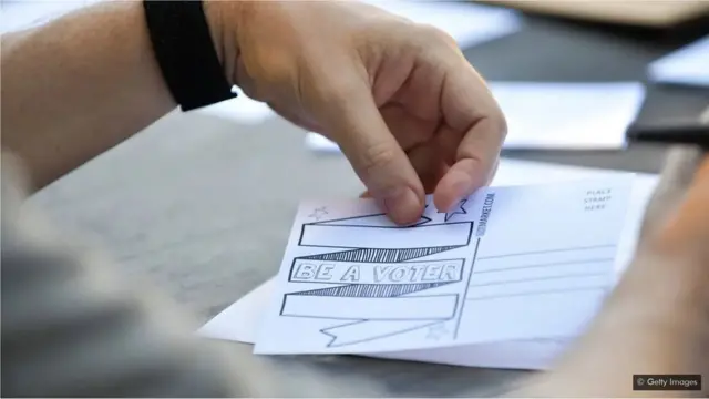 ఓటు వేయాలంటూ ప్రచారం