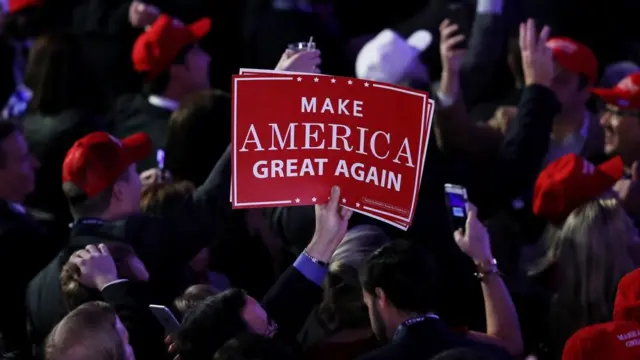 Cartel "Hacer a Estados Unidos grande de nuevo".