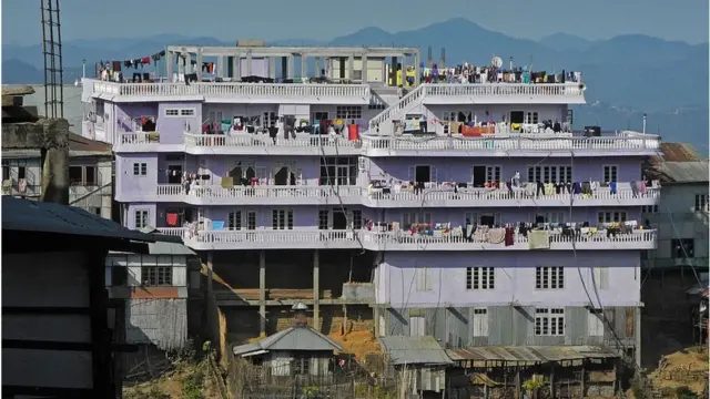 Di family dey live inside one 100-room mansion wey be tourist attraction