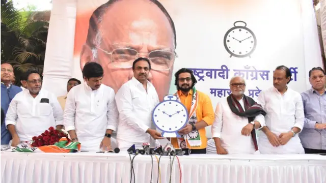 डॉ. अमोल कोल्हे राष्ट्रवादीच्या नेत्यांसोबत