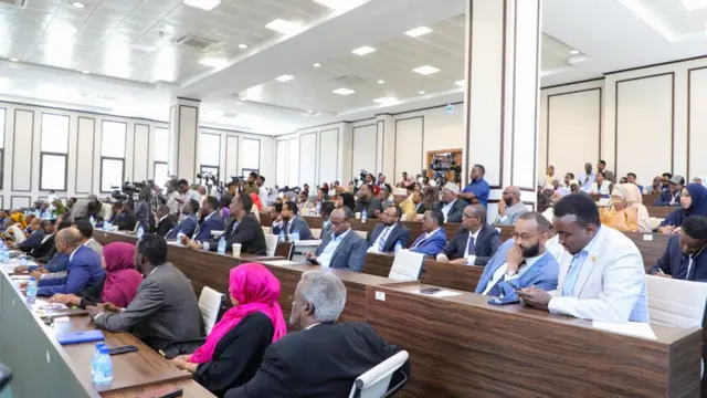 Baarlamaanka oo shirsan