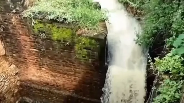 அதிசய கிணறு: தண்ணீர் உறிஞ்சும் குகைகள்
