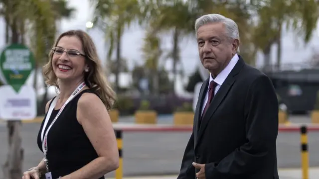 Beatriz Gutierrez y AMLO.