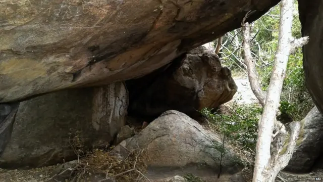 හමු වූ ගල්ලෙන් සහ ඒවායේ ඇති බ්රාහ්මීය අක්ෂර