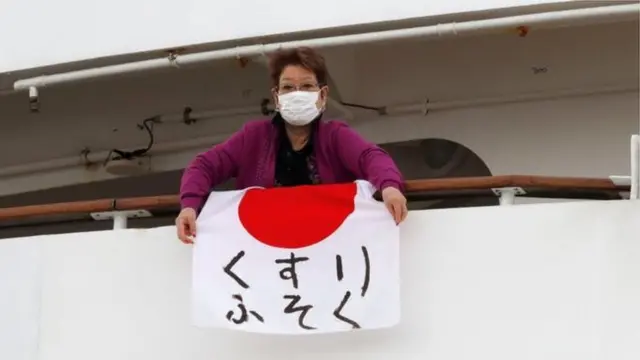 سيدة على السفينة