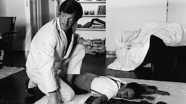 Бельмондо – в главной роли в фильме "Безумный Пьеро" Жан-Люка Годара