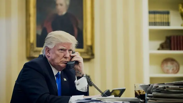 Трамп у своєму кабінеті