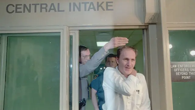 Рендалл Адамс виходить на свободу з в'язниці