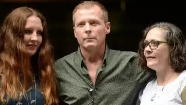 Timothy Weeks na wanawe wa kike