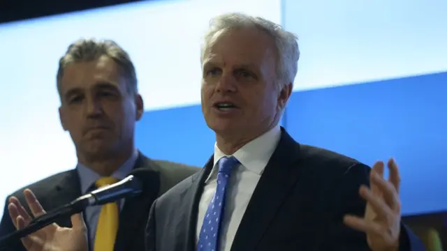 David Neeleman fala durante evento sobre parceria entre a Azul e os Correios,roleta de prêmios grátis 20242017